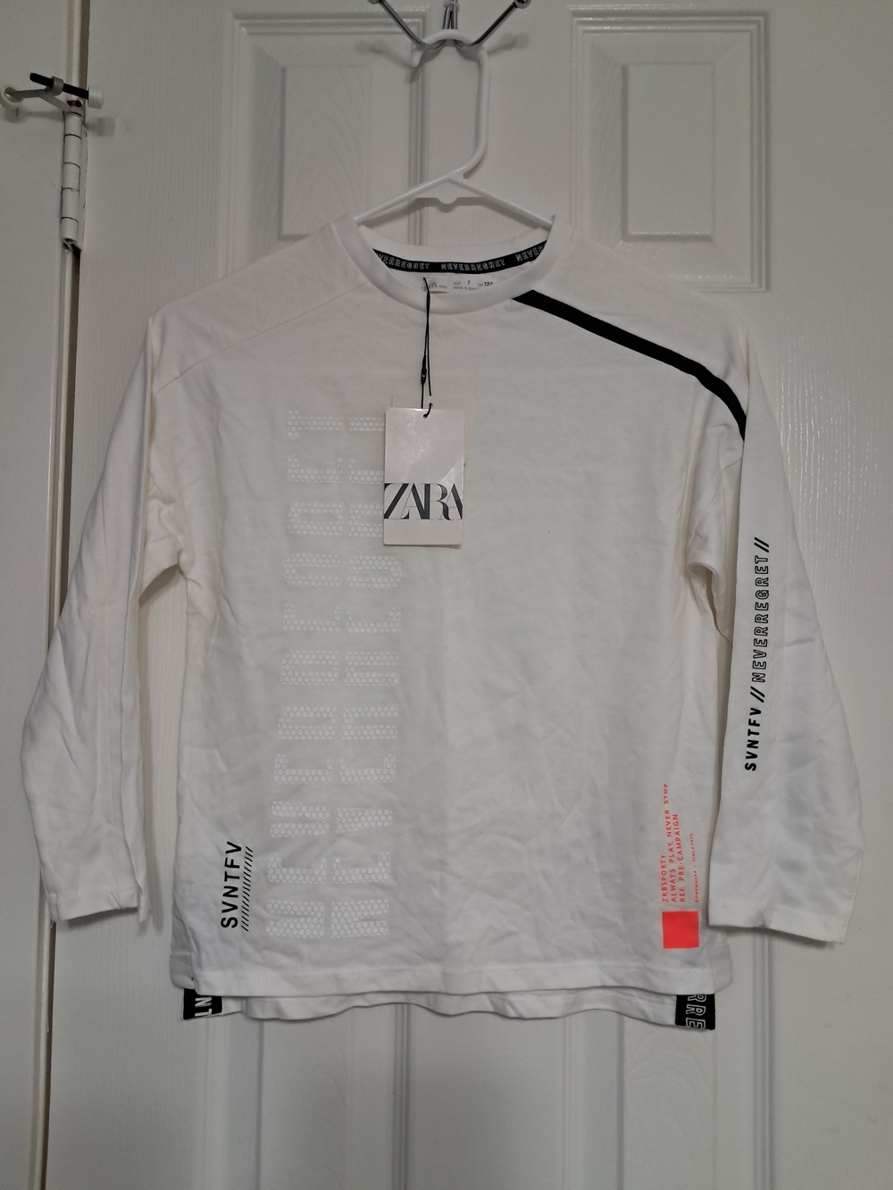 Zara White Long-Sleeve Graphic Crewneck with Black Accent